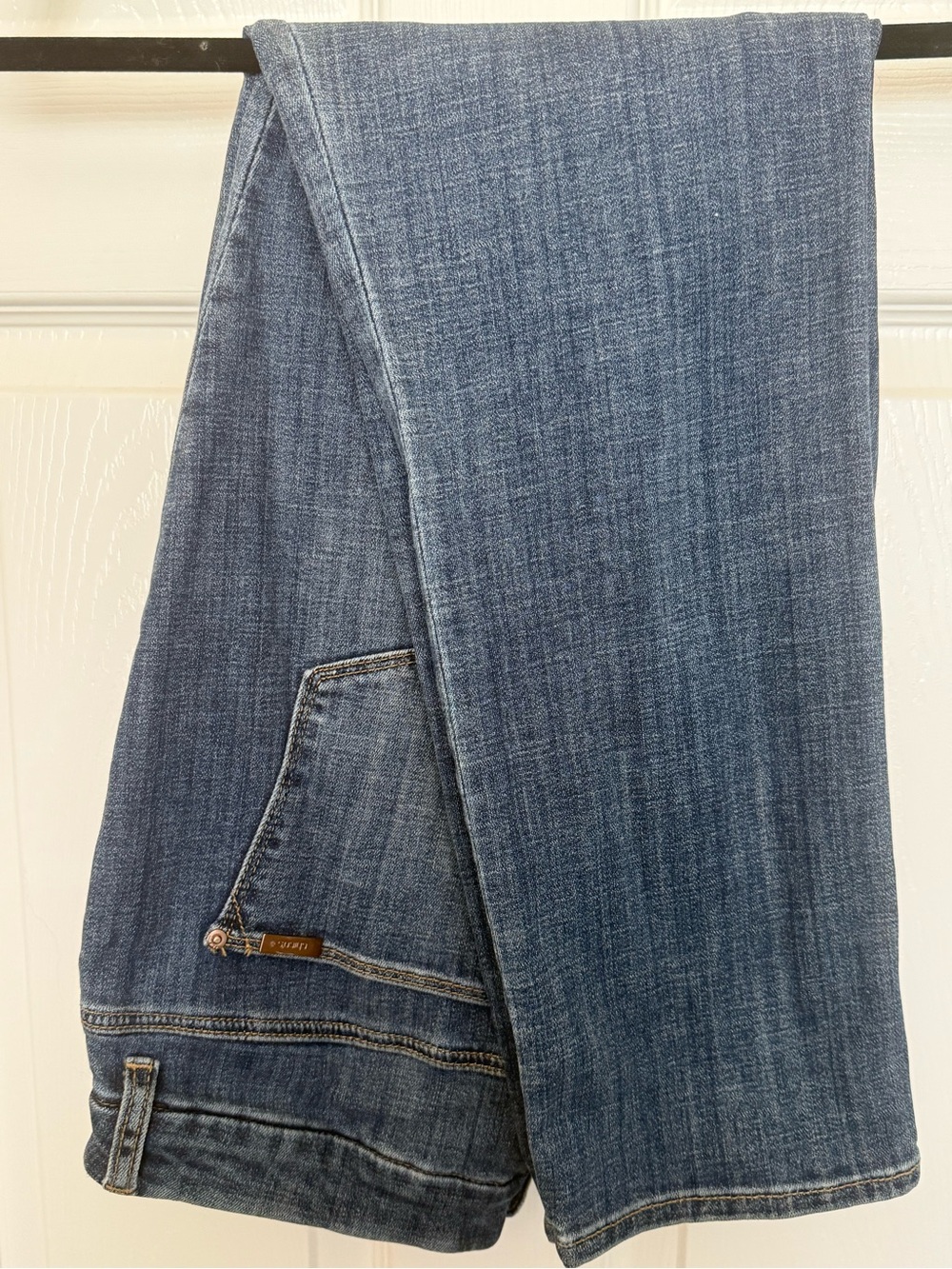 Chico’s So Slimming Classic Light Wash Girlfriend Slim Leg Ankle Denim Jeans